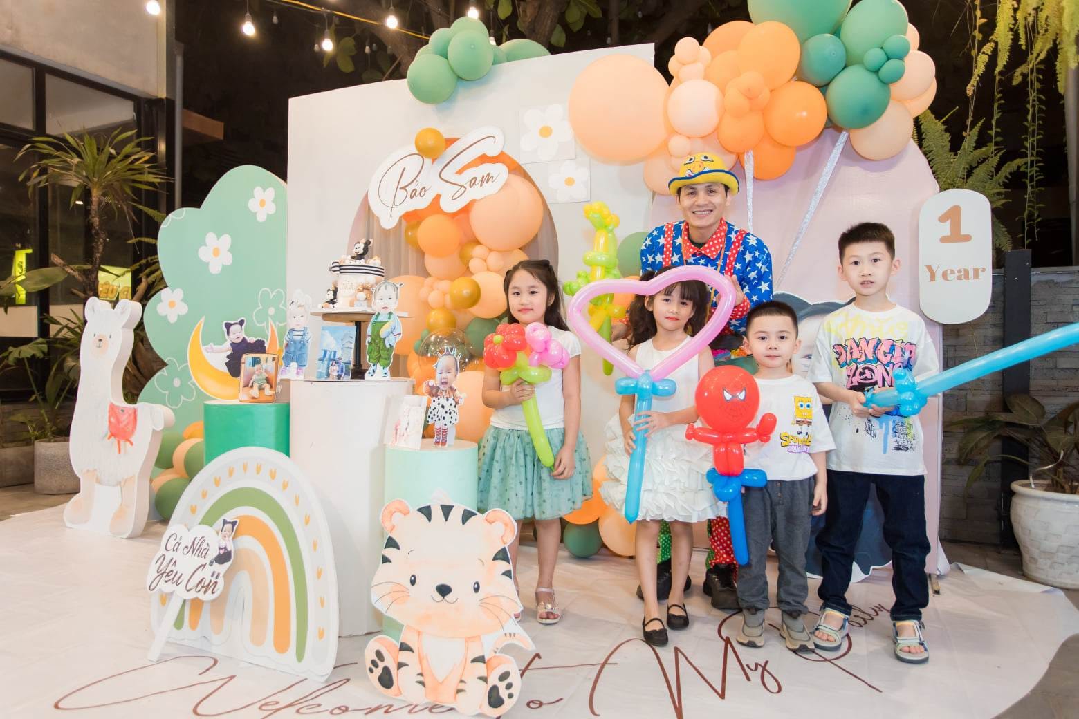 Chú hề vặn bóng ở Hai Bà Trưng 0911691080